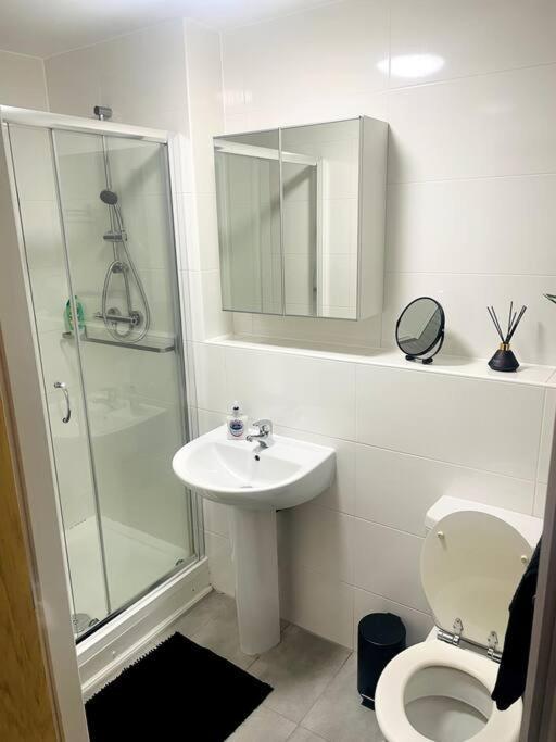 #215 1 Bed Serviced Apartment ดาร์บี ภายนอก รูปภาพ
