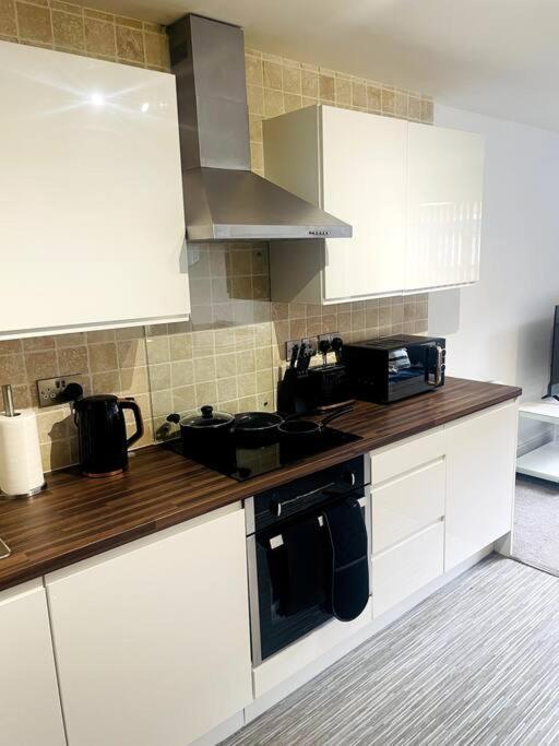 #215 1 Bed Serviced Apartment ดาร์บี ภายนอก รูปภาพ